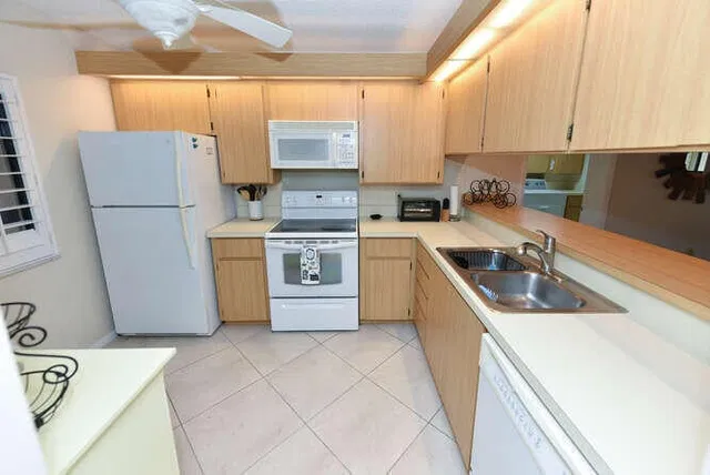 Unit 202 photo 5