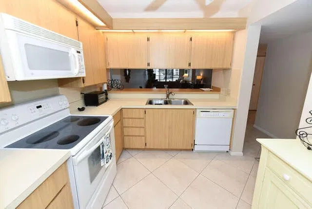 Unit 202 photo 6