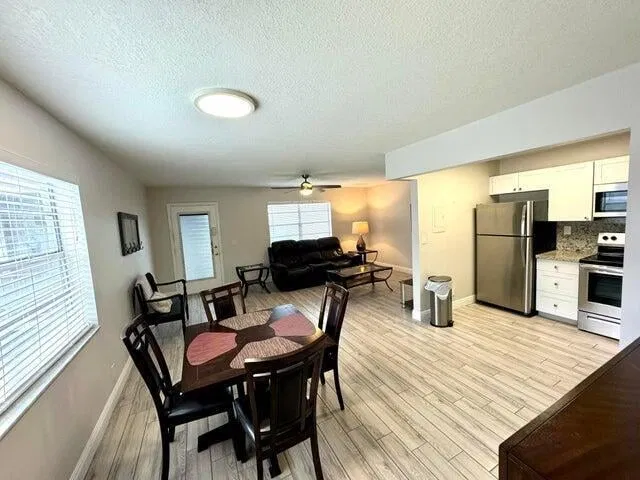 Unit C photo 3