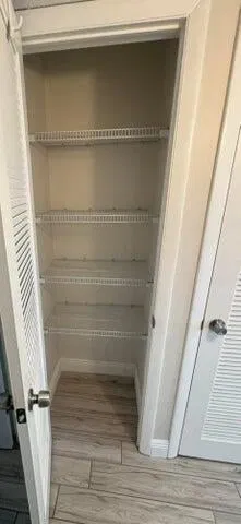 Unit C photo 18