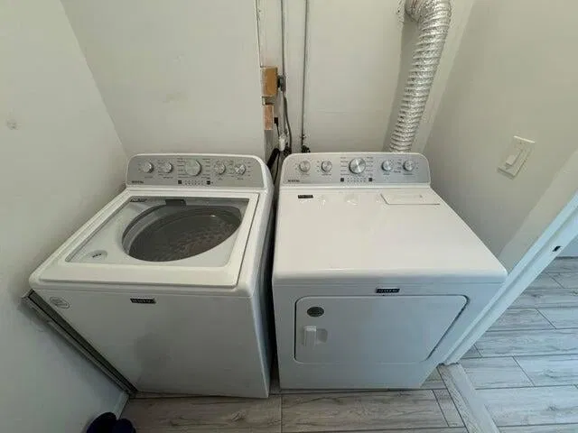 Unit C photo 23