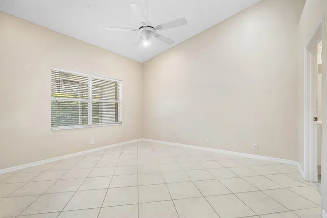Residence photo 17