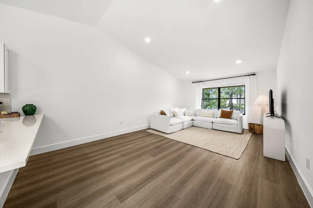 Unit 15 photo 17