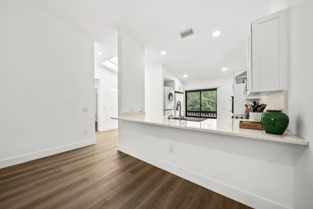 Unit 15 photo 20