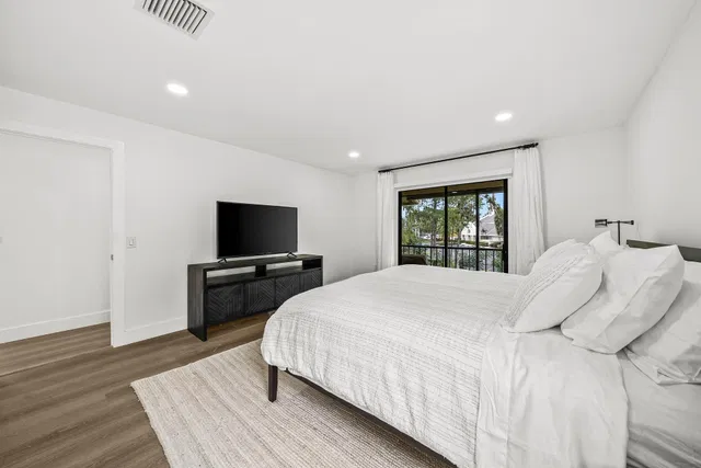 Unit 15 photo 22