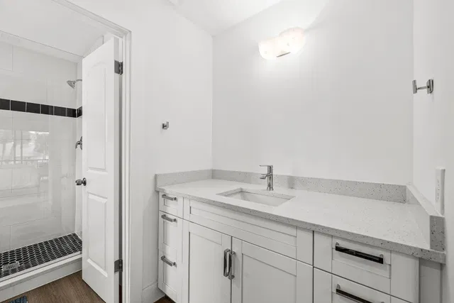Unit 15 photo 25