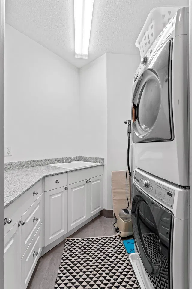 Residence photo 48