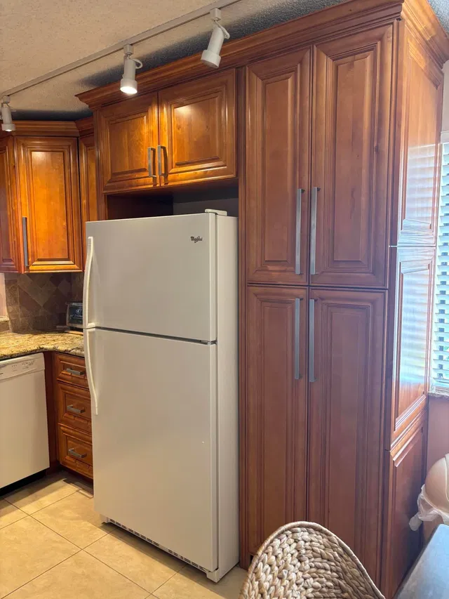 Unit 1020 photo 2