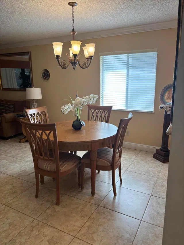 Unit 1020 photo 11