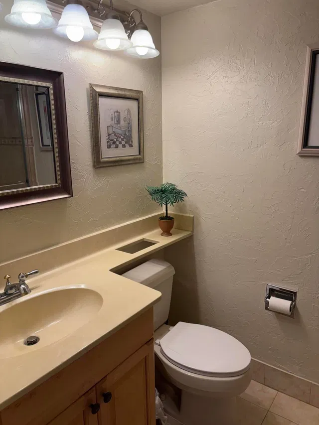 Unit 1020 photo 12