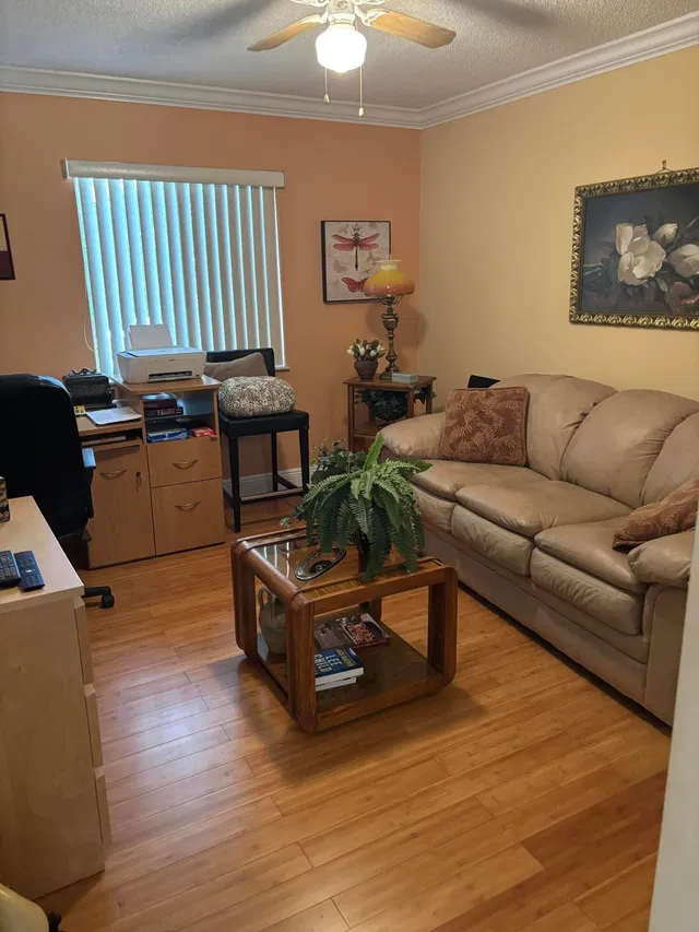 Unit 1020 photo 15