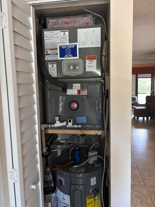 Unit 1020 photo 17