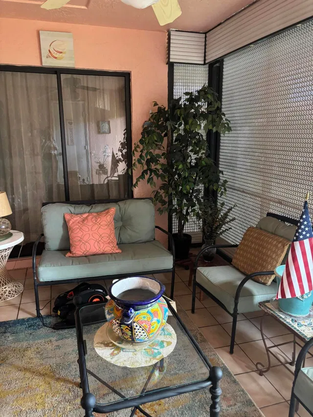 Unit 1020 photo 18