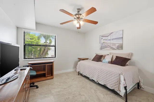 Residence photo 16
