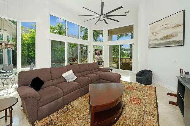 Woodfield Country Club Residence photo 14