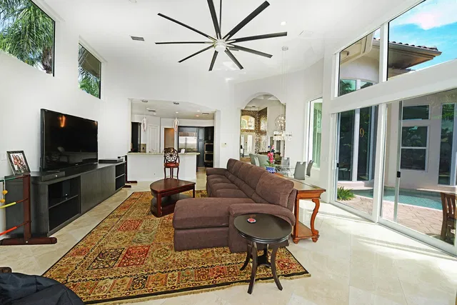 Woodfield Country Club Residence photo 15
