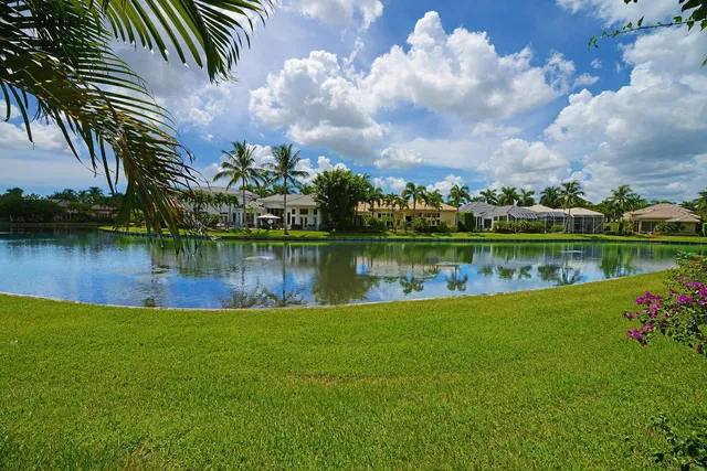 Woodfield Country Club Residence photo 34