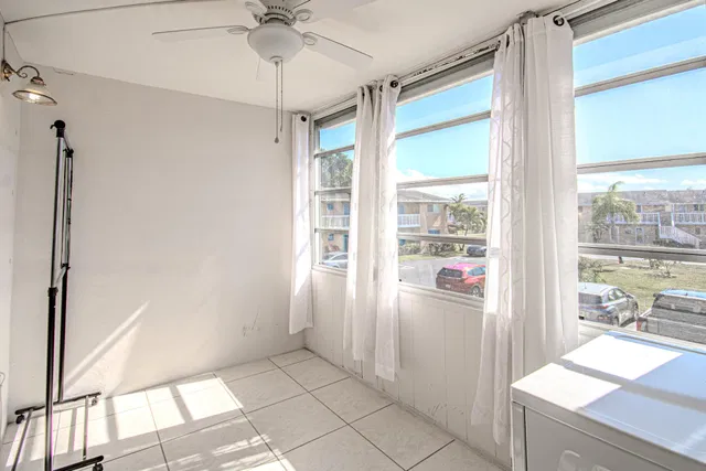Unit 202 photo 4