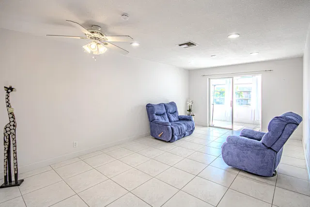Unit 202 photo 18