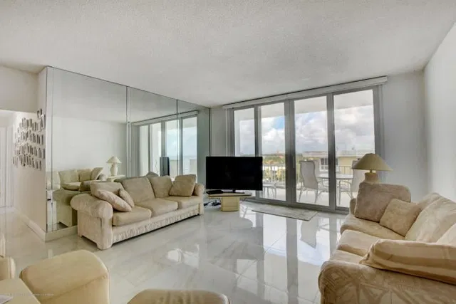Winthrop House Condos Unit 7 photo 11