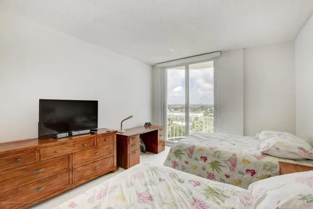 Winthrop House Condos Unit 7 photo 14