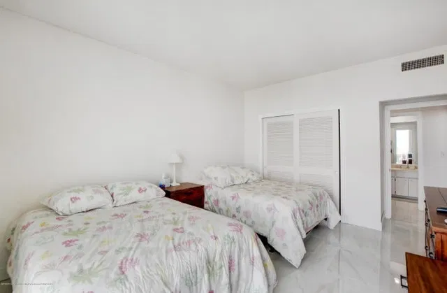 Winthrop House Condos Unit 7 photo 15
