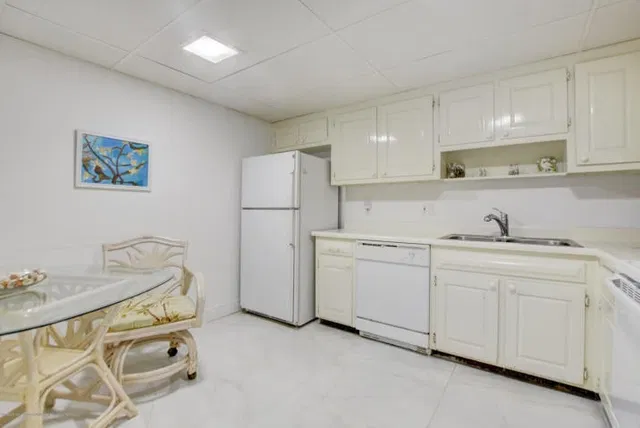 Winthrop House Condos Unit 7 photo 24