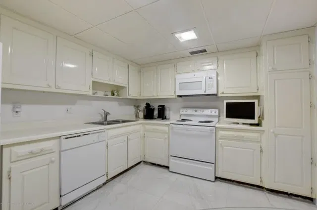 Winthrop House Condos Unit 7 photo 26