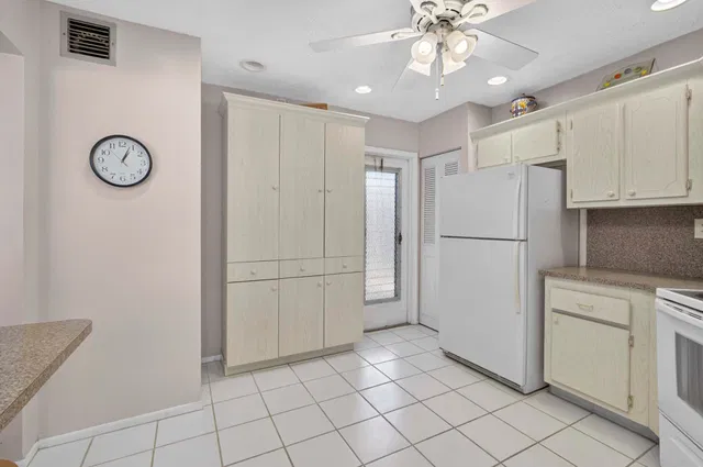  Unit 210 photo 19