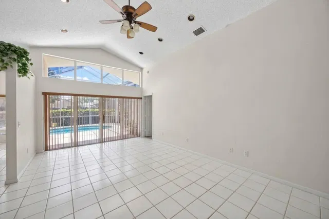 Residence photo 10