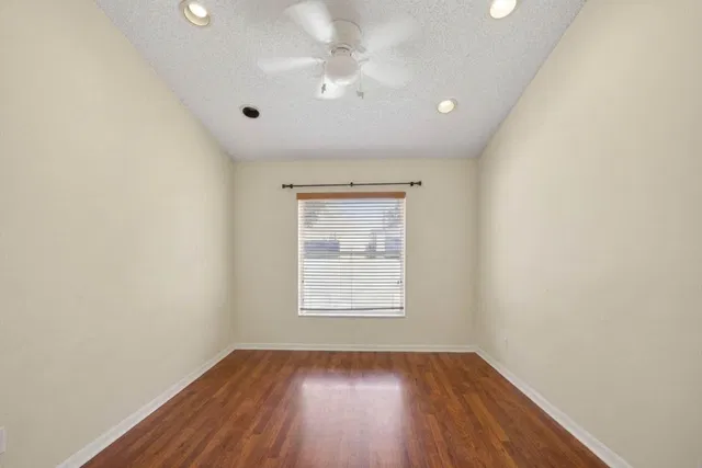 Residence photo 16