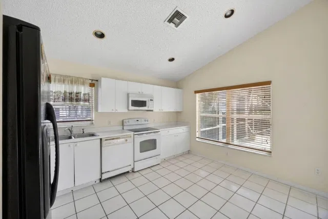 Residence photo 17