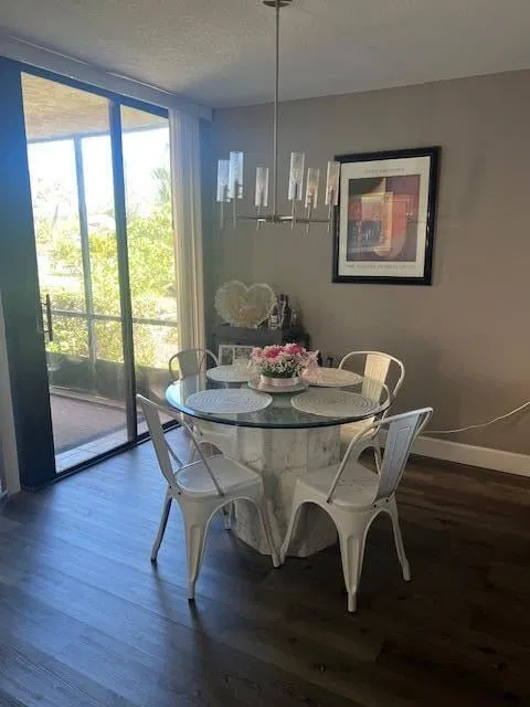 Unit 2111 photo 2
