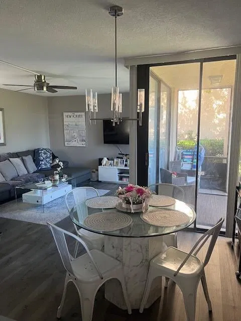 Unit 2111 photo 3