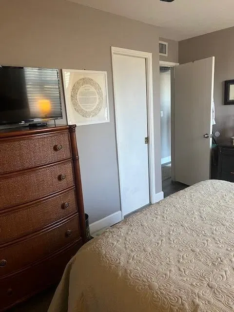 Unit 2111 photo 15
