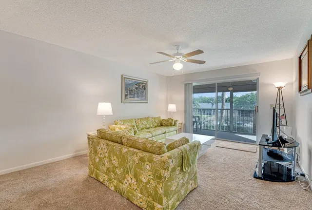 Unit 203 photo 5