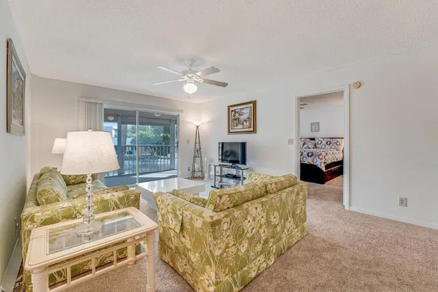 Unit 203 photo 6