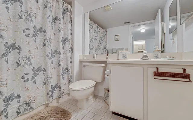 Unit 203 photo 15