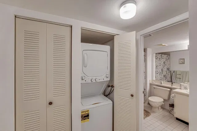 Unit 203 photo 16