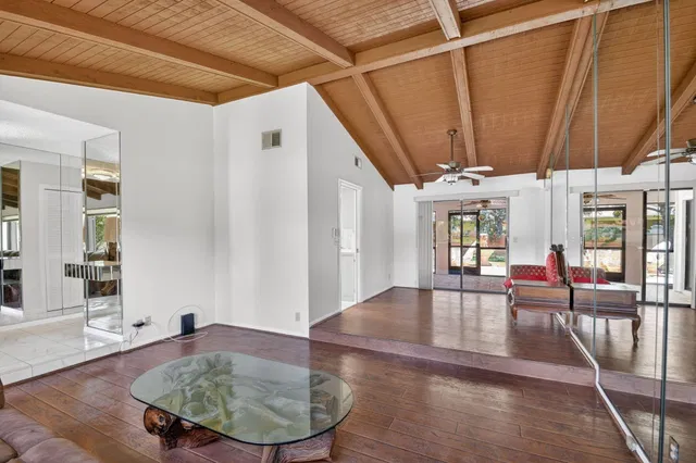 Residence photo 10