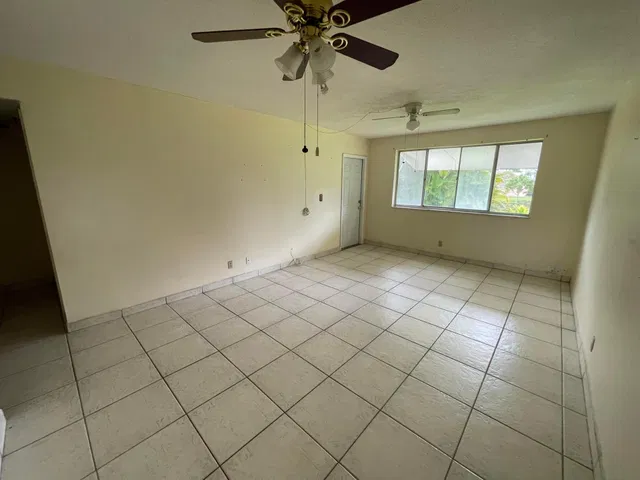Unit 107 photo 5