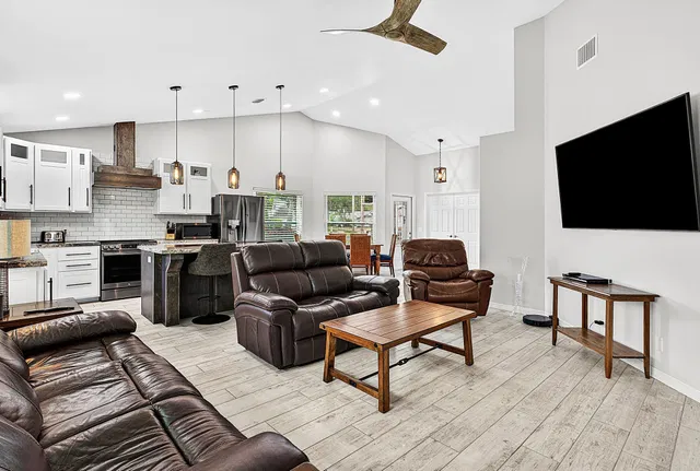  Residence photo 12