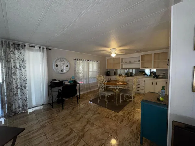 Residence photo 3