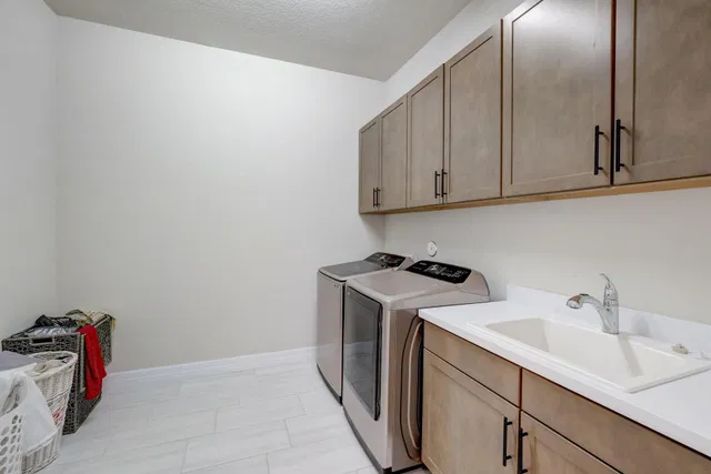  Residence photo 36