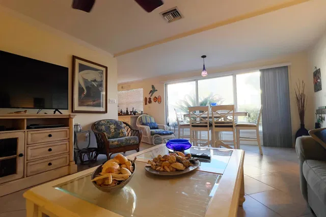Unit 15 photo 16