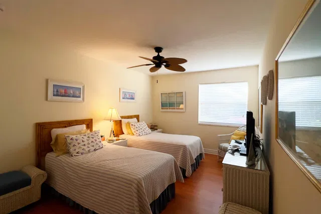 Unit 15 photo 22