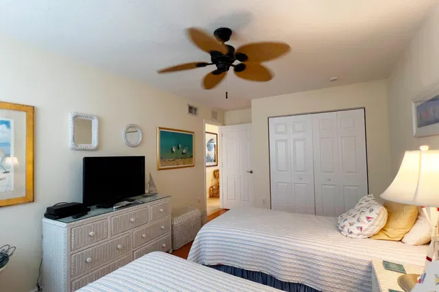 Unit 15 photo 23