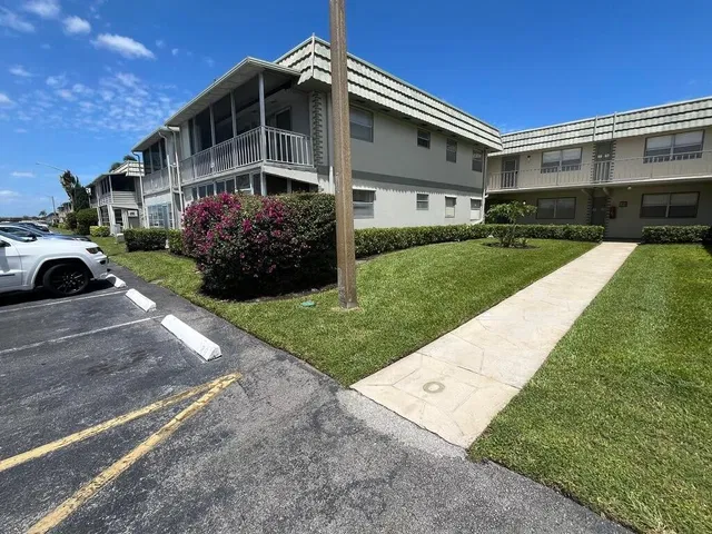 Unit 716 photo 16