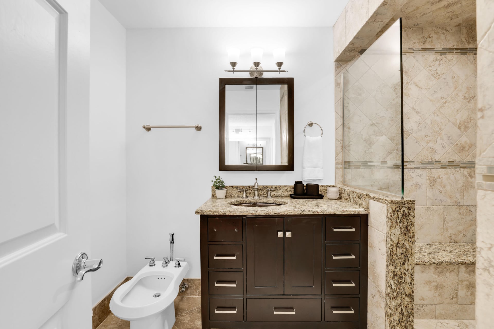 Unit I2 photo 26
