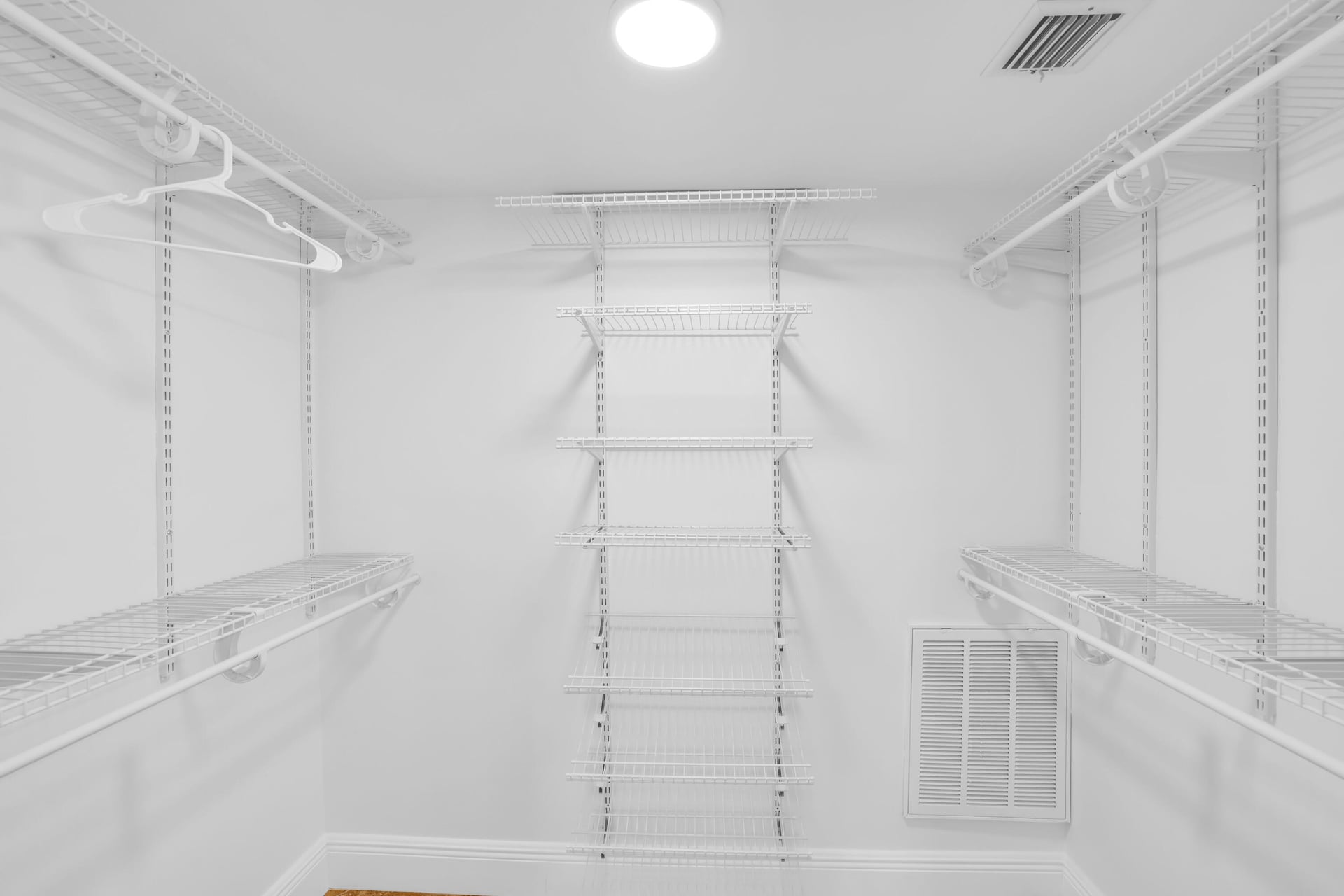 Unit I2 photo 28